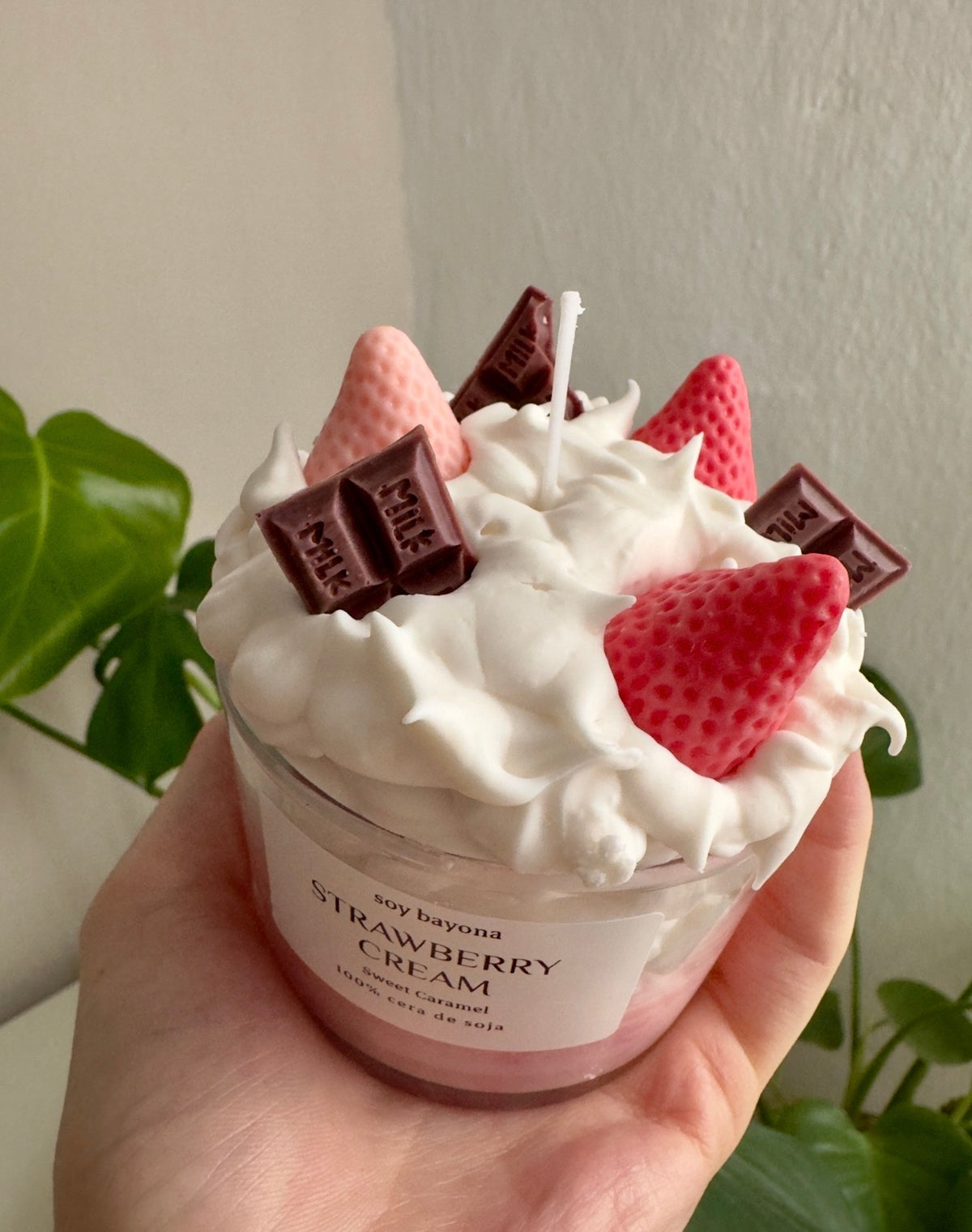 Vela Strawberry cream